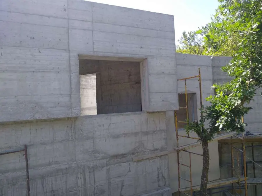 Sichtbeton · Fensteröffnungen