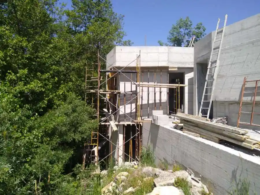 Baustelle mit Gerüst